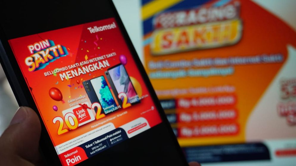 Terus tingkatkan loyalitas pelanggan di area Sumatera, Telkomsel hadirkan beragam hadiah menarik dengan transaksi Paket Combo Sakti & Internet Sakti. 