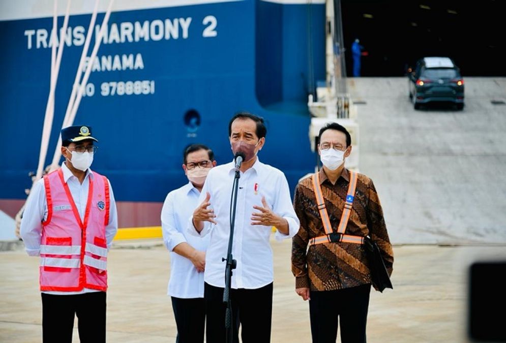 Presiden-Jokowi-meninjau-ekspor-mobil-pelabuhan-patimban-subang.jpeg