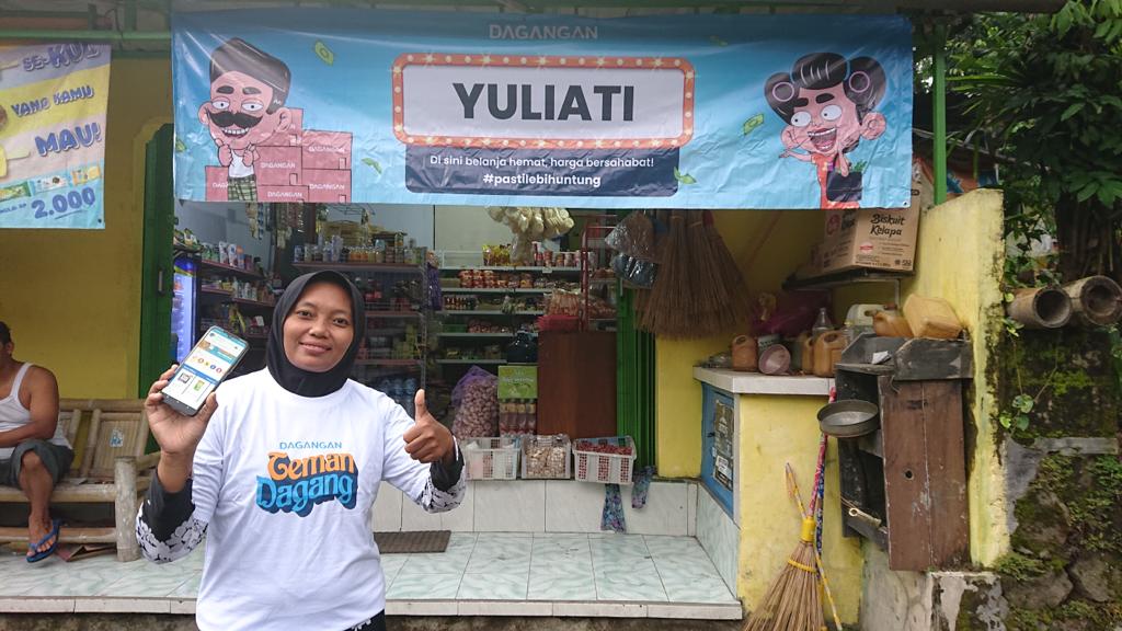 Yuliati pengguna Dagangan dan pemilik warung di Desa Tempelsari, Kabupaten Sleman.