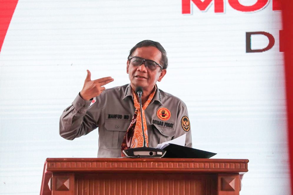 Menteri Koordinator, Bidang Politik, Hukum dan Keamanan (Menko Polhukam) Mahfud MD saat hadir dalam acara Pencanangan Kabupaten Bebas Pungutan Liar (Pungli), di Kepahiang, Provinsi Bengkulu, Sabtu (12/3).