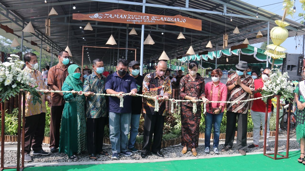 Peresmian Taman Kuliner di Lapangan Jodog, Minggu (13/4/2022).