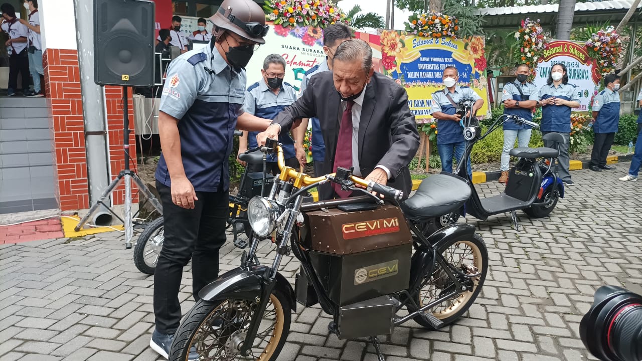 Motor listrik buatan Teknik Mesin Ubaya. 