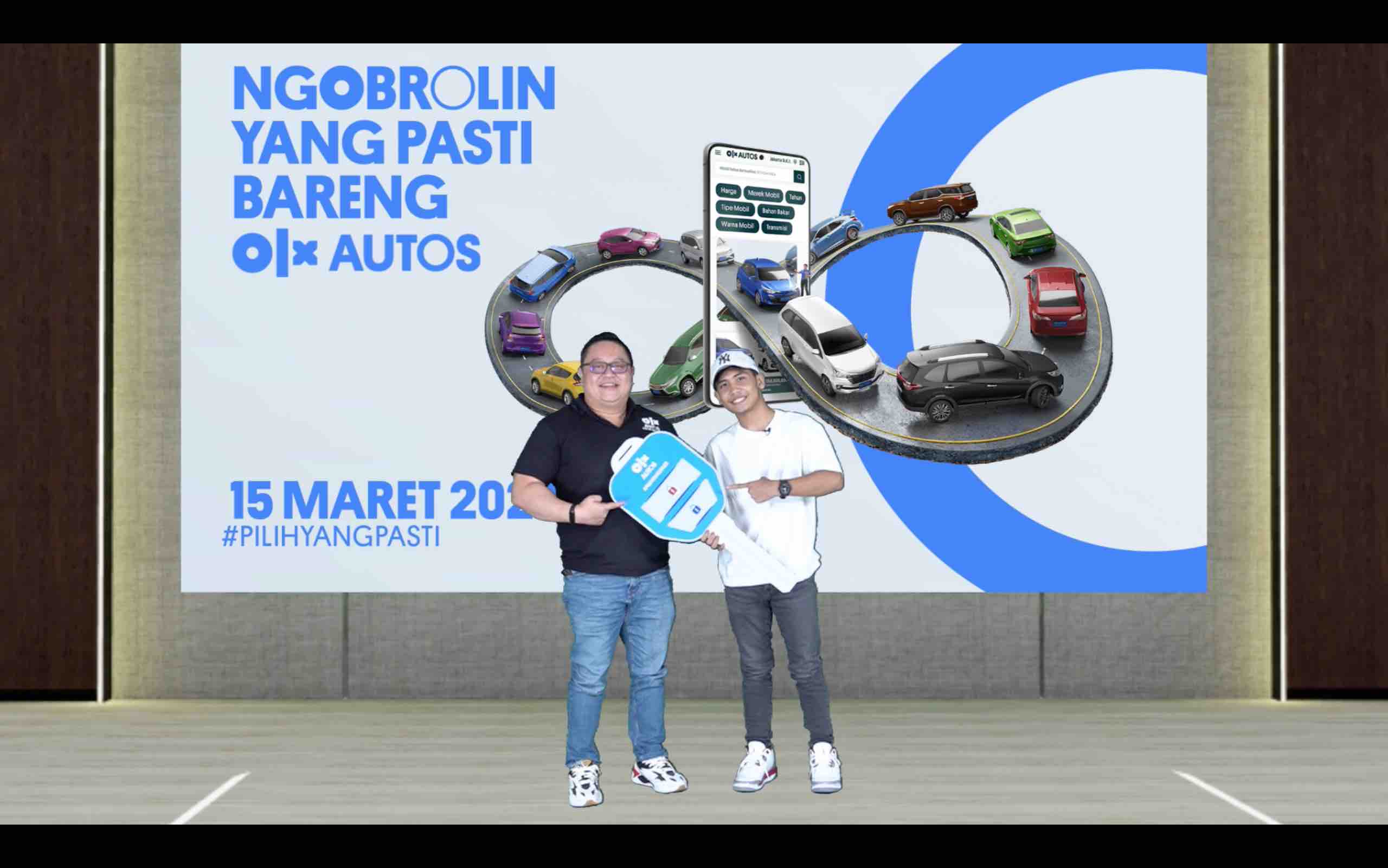 (Kanan - Kiri) Johnny Widodo, CEO OLX Autos Indonesia bersama dengan Bintang Emon, Komedian, Influencer dan Aktor dalam peluncuran campaign #PilihYangPasti.jpg