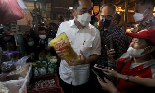 Mendag Tinjau Stok Bahan Pokok Pasar Senen .jpg