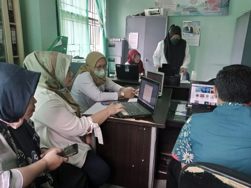 Pelatihan Sistem Informasi Monitoring Kinerja UMKM (SiMoniK) kepada Staf Dinas Koperasi dan UMKM Pesawaran pada Rabu, 16 Maret 2022.