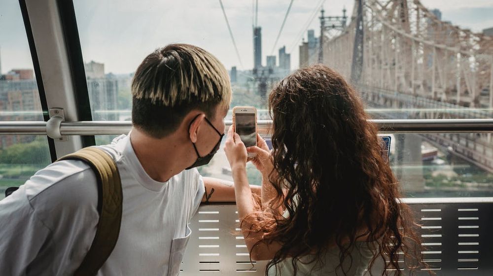 Ingin Liburan Tanpa Takut Baterai Ponsel Habis? Ini Cara Menyiasatinya