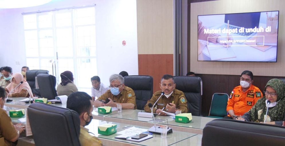 Kabid PKP Dinas Kominfo Sumut Abdul Aziz memimpin rapat pembinaan dan evaluasi penyelenggaraan statistik sektoral