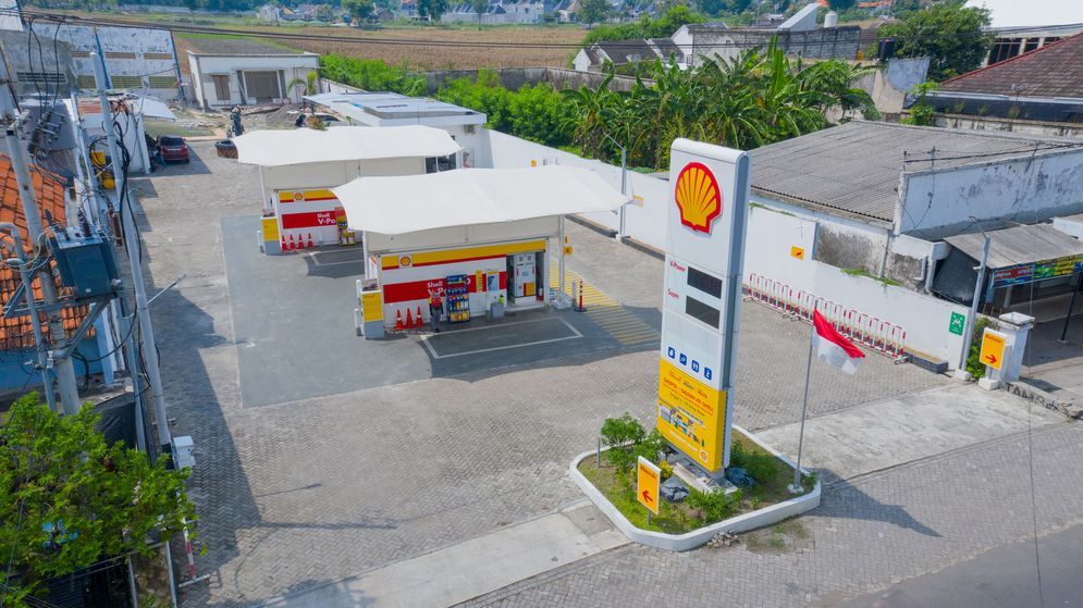 SPBU Shell Modular komersial pertama di Indonesia, terletak di Jombang, Jawa Timur.