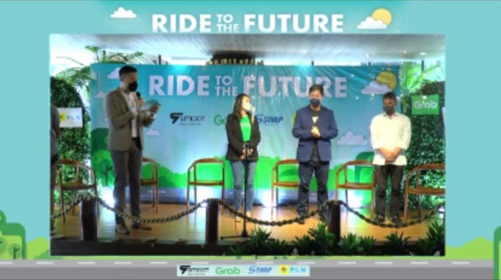 Proses seremonial peresmian motor listrik Smoot Tempur.jpeg