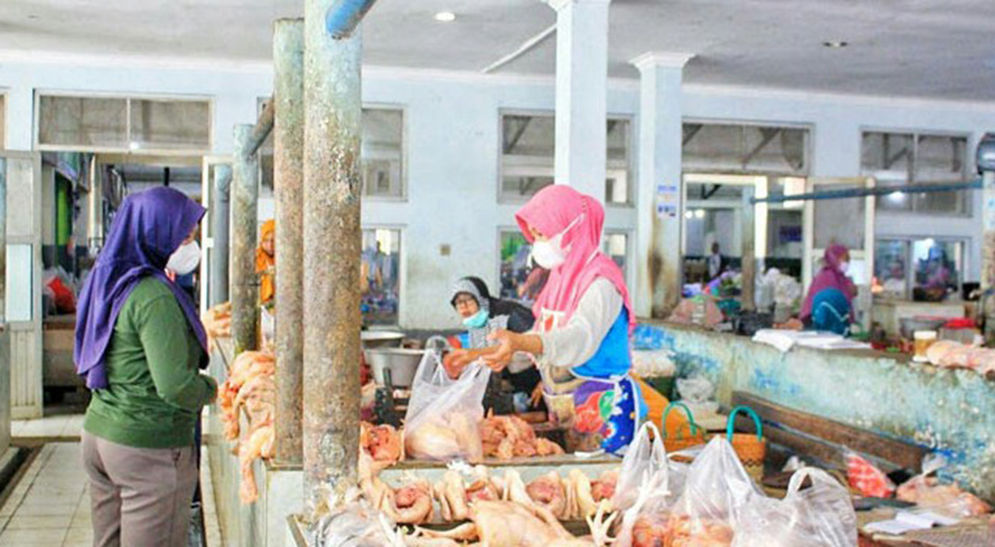 Penjual mengeluhkan tingginya harga daging