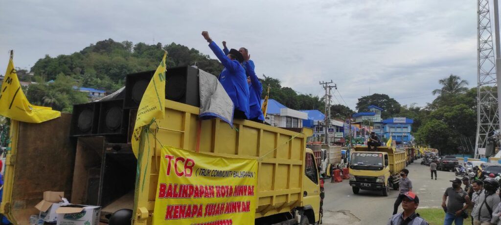 Keluhkan Kelangkaan Solar, Sopir dan Mahasiswa Unjuk Rasa