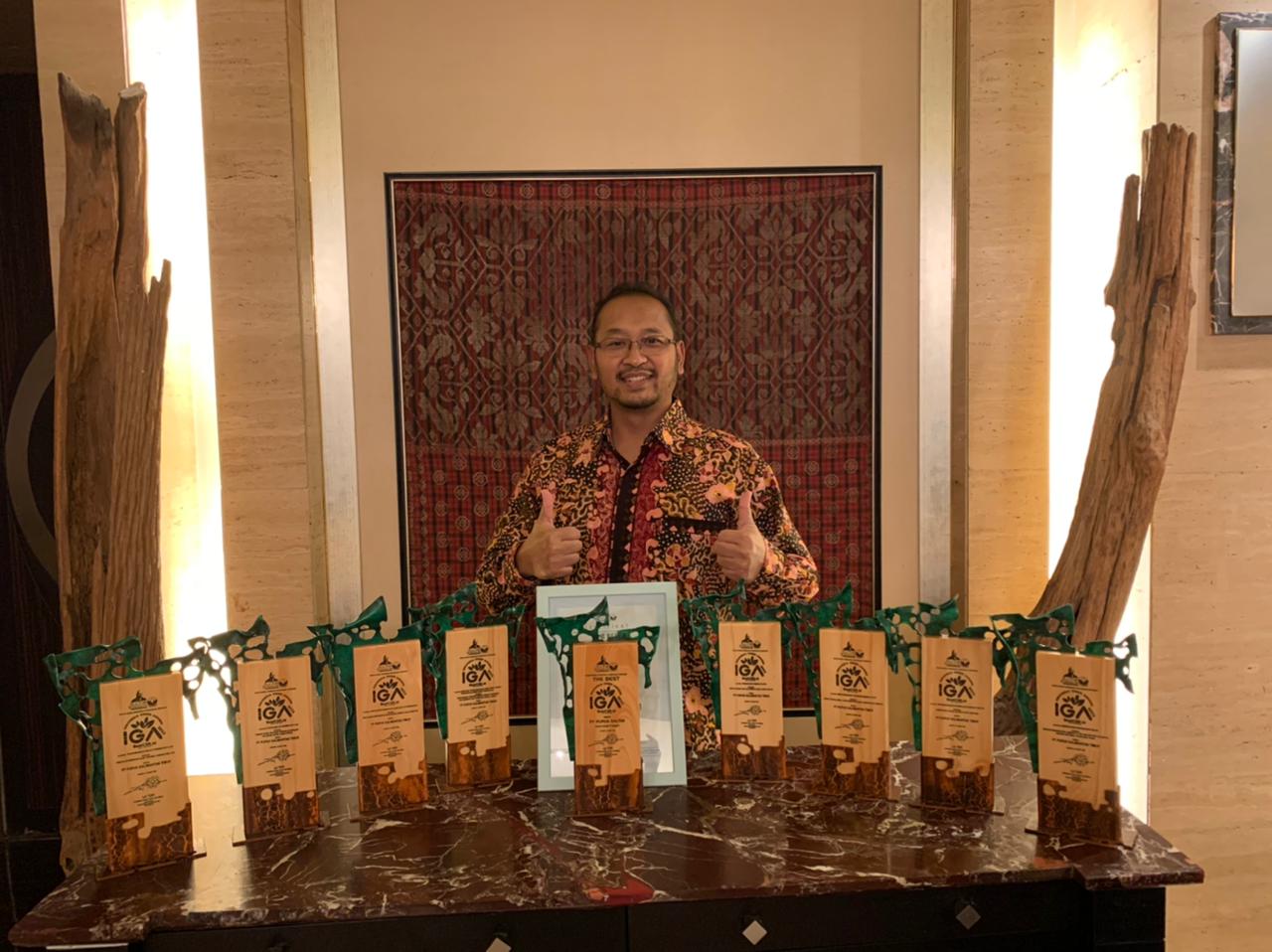 PT Pupuk Kalimantan Timur (PKT) raih The Best Indonesia Green Awards (IGA) 2022 dari La Tofi School of CSR. Ada delapan kategori program yang direalisasikan perusahaan sebagai komitmen dalam menjalankan aktivitas industri berbasis lingkungan dan efisiensi energi.