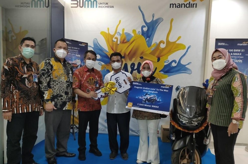 Bank Mandiri mulai membagikan hadiah undian program promo Livin’ To The Max kepada nasabah di seluruh Indonesia. 