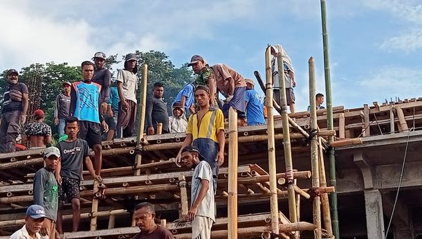 Umat  Muslim dan Katolik di Ndori Bergotong Royong Bangun Masjid Jami Nurul Ikhsan, Maubasa