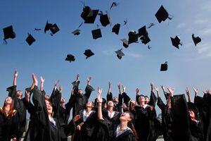 Bukan Mustahil, Begini Cara Lulusan Baru Raih Kebebasan Finansial 