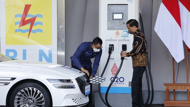 Resmikan SPKLU Ultra Fast Charging Pertama di Indonesia, Jokowi Apresiasi Kesiapan PLN Dukung KTT G20