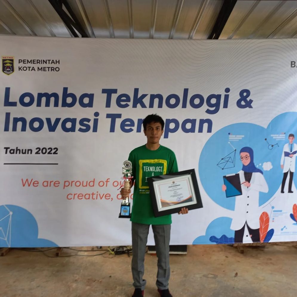 Mahasiswa Prodi MTI IIB Darmajaya, Muhammad Yudi Abdul Syawari berhasil menjadi Juara Lomba Teknologi dan Inovasi 2022.