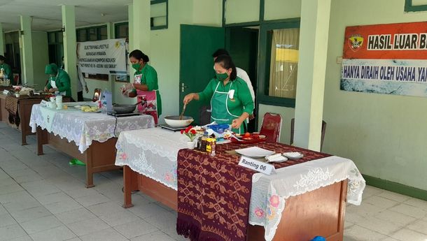 Persit Kartika Candra Kirana Cabang XIV Kodim 1603  Gelar “Lomba Memasak Nasi Goreng Kelor dan Seterika Baju” 