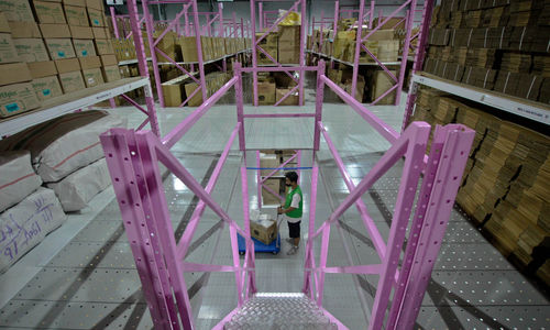 Warehouse Terbesar Sociolla - Panji 2.jpg