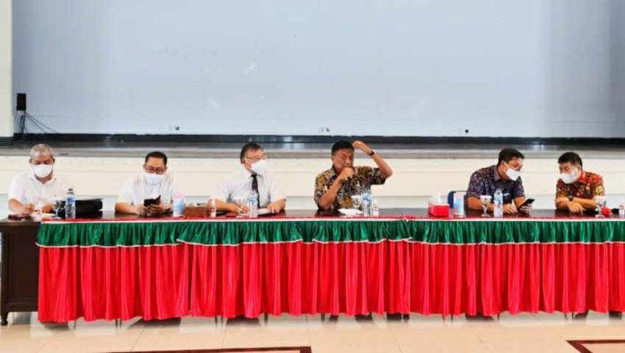 Pengumuman nominasi BIPRA Sinode GMIM oleh Ketua Umum Panitia Pemilihan, Olly Dondokambey. (Foto:Istimewa)