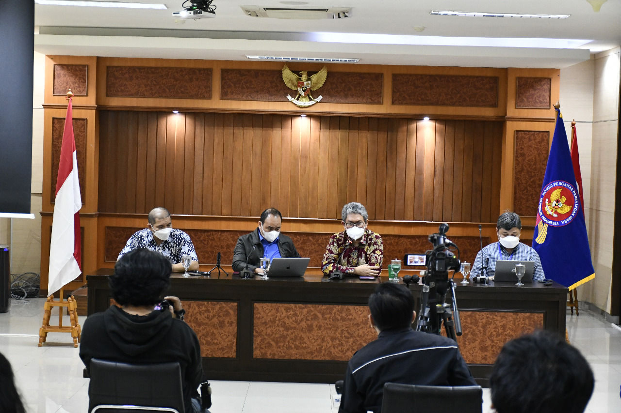kegiatan Forum Jurnalis yang diselenggarakan KPPU secara luring di kantor pusat KPPU Jakarta. Kedua tindakan tersebut ditempuh KPPU menyikapi persoalan tingginya harga dan kelangkaan minyak goreng sejak awal tahun 2022