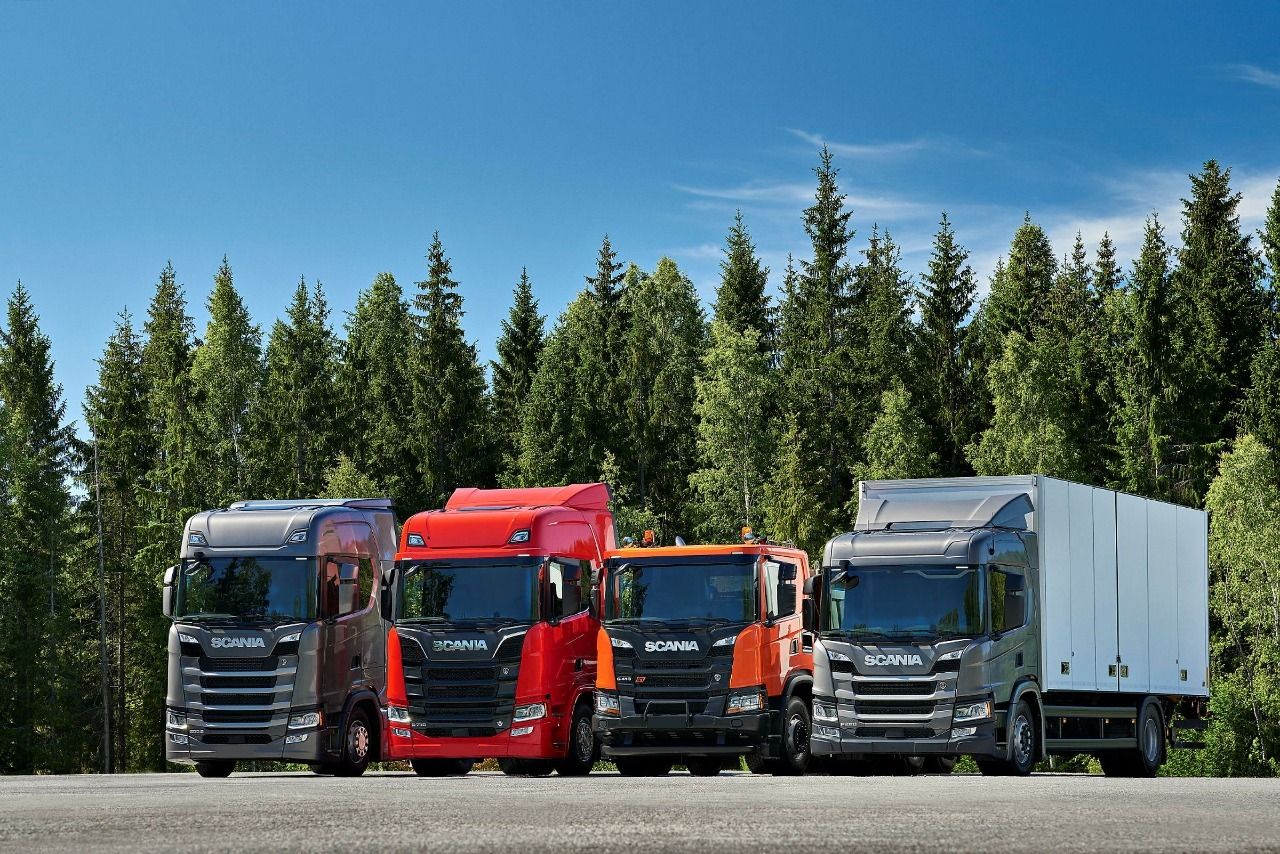 truk dan bus terbaru berteknologi Selective Catalytic Reduction (SCR) berstandar emisi Euro 4 dan Euro 5 hasil kerjsama UNTR dan Scania