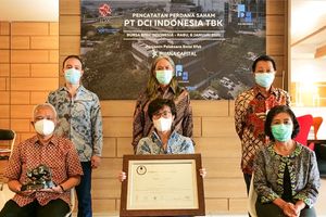 Para pemegang saham PT DCI Indonesia dalam kegiatan IPO DCII.jpg