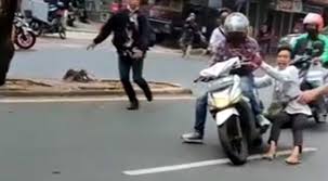 Ilustrasi: Aksi debt collector yang membawa kabur kendaraan di jalan. (Foto:Istimewa)