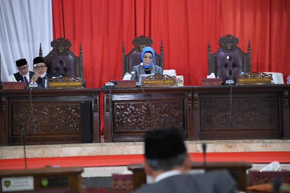 Ketua  DPRD Provinsi Sumatera Selatan,  RA Anita Noeringhati memimpin  Rapat Paripurna XLVII (47) dengan agenda Penyampaian Laporan Hasil Pelaksanaan kegiatan Reses Pimpinan dan Anggota DPRD Sumsel di Palembang, Kamis (31/3).