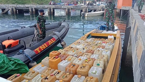 TNI Angkatan Laut Labuan Bajo Berhasil Gagalkan Aksi Penyelundupan 5,5 Ton Minyak Tanah