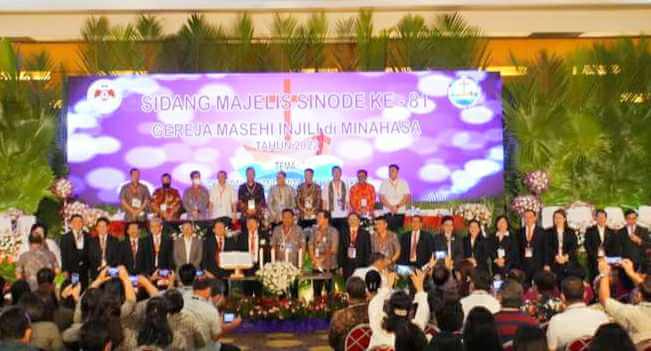 Foto bersama BPMS GMIM terpilih bersama panitia pelaksana. (Foto:Istimewa)