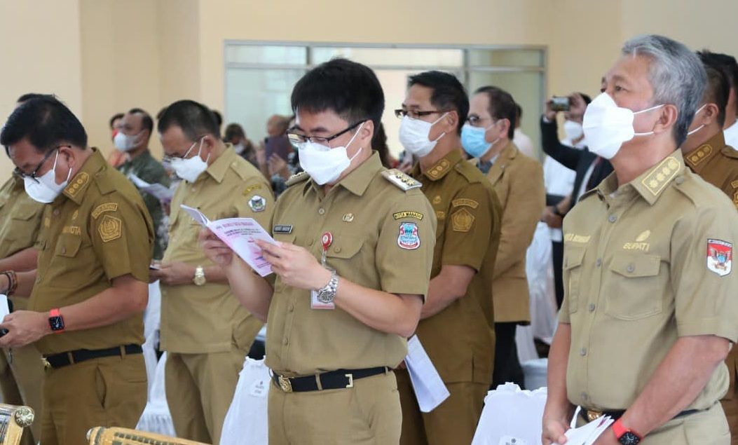 Wali Kota Manado, Andrei Angouw saat menghadiri ibadah pembukaan SMS GMIM. (Foto:Istimewa)