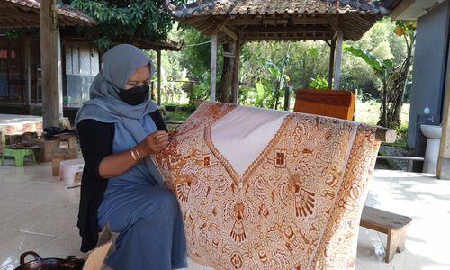 perajin batik.jpg