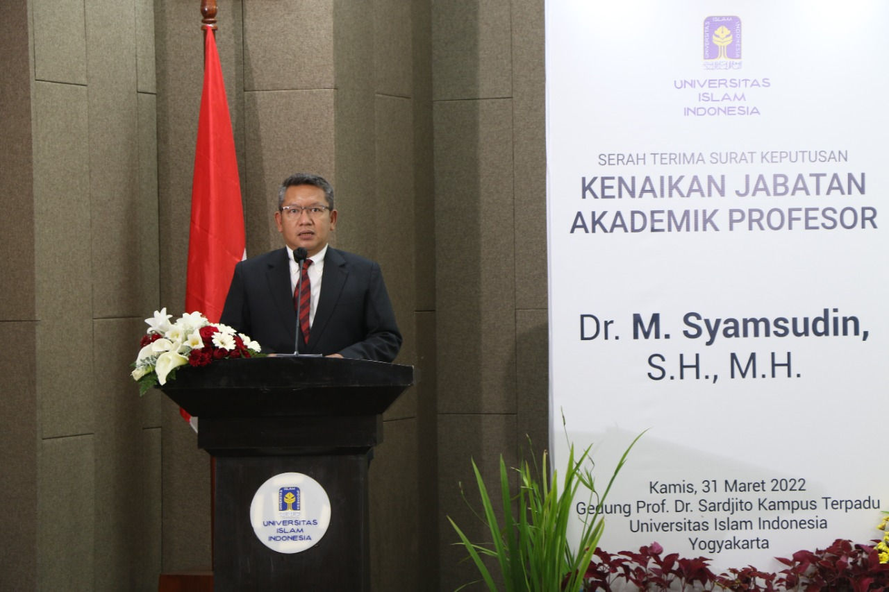 Syamsudin Ditetapkan sebagai Guru Besar Ilmu Hukum UII Yogyakarta