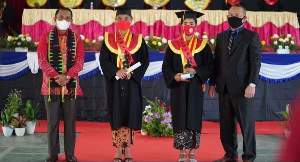 WISUDA 2.jpg