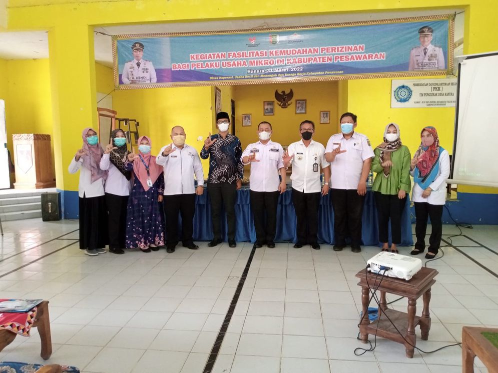 Dinas Koperasi dan UMKM Kabupaten Pesawaran bersama Dosen IIB Darmajaya launching SiMoniK (Sistem Informasi Monitoring Kerja UMKM) dalam kegiatan Fasilitasi Kemudahan Perizinan Bagi UMKM. 