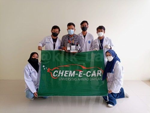 Chem-E-Car Universitas Ahmad Dahlan Raih Penghargaan Di UI