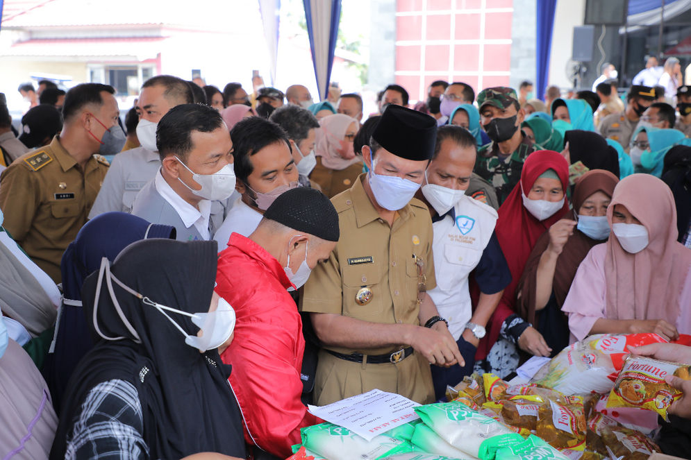 Walikota Palembang, Harnojoyo meresmikan Bazar Ramadan