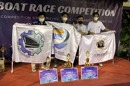 Tim UMM Raih Juara Satu Boat Race Competition COMET 3.0
