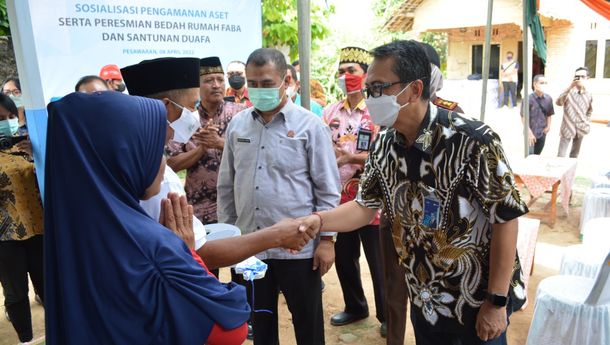 YBM PLN Bedah Rumah Warga dengan Manfaatkan Abu Batu Bara