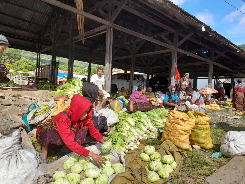 warga kelimutu2.jpg