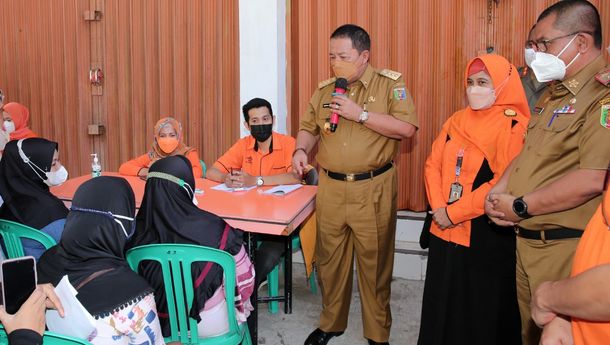 Gubernur Arinal Serahkan BLT Minyak Goreng dan Bantuan Sembako Tunai untuk 687.090 Keluarga