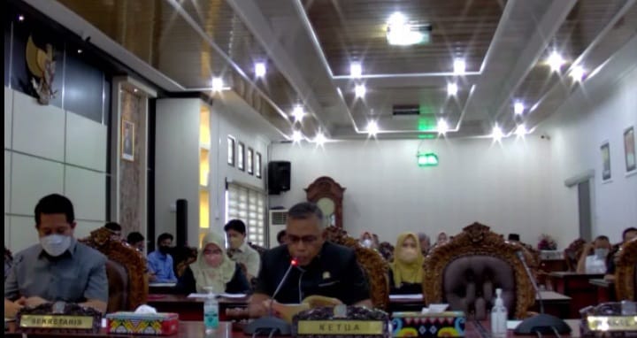 Wakil Ketua DPRD Balikpapan Subari pimpin jalannya Rapat Paripurna Nota Penjelasan LKPJ TA 2021, pada 12 April 2022