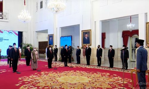 Jokowi Lantik KPU Bawaslu.jpg