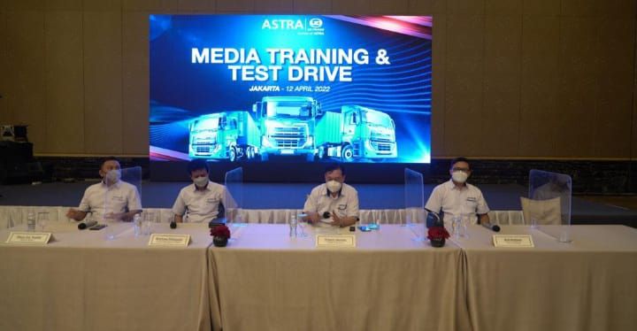 Astra UD Trucks Hadirkan Quster Euro 5 Berbahan Bakar BioSolar