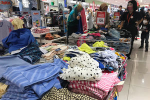 Belanja Lebaran Di mall - Panji 6.jpg