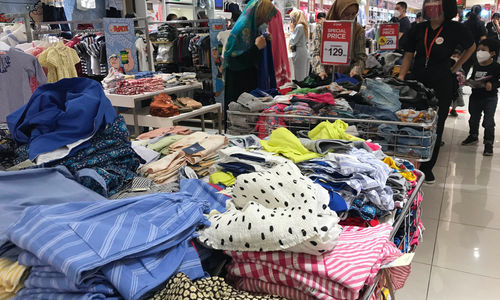 Belanja Lebaran Di mall - Panji 6.jpg