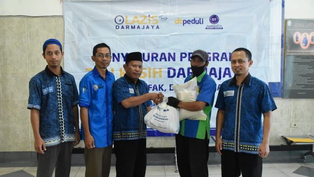 215 Paket ZIS Karyawan dan Dosen IIB Darmajaya Disalurkan ke Kaum Dhuafa