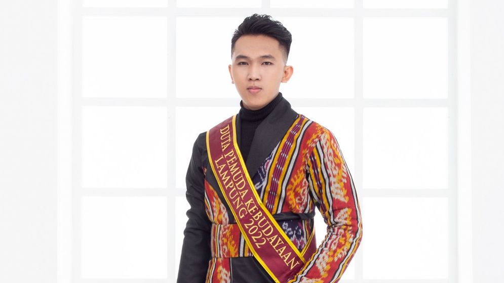 Riki Okta Saputra, mahasiswa Prodi Manajemen Institut Informatika dan Bisnis (IIB) Darmajaya dinobatkan sebagai Duta Pemuda Kebudayaan Provinsi Lampung 2022.