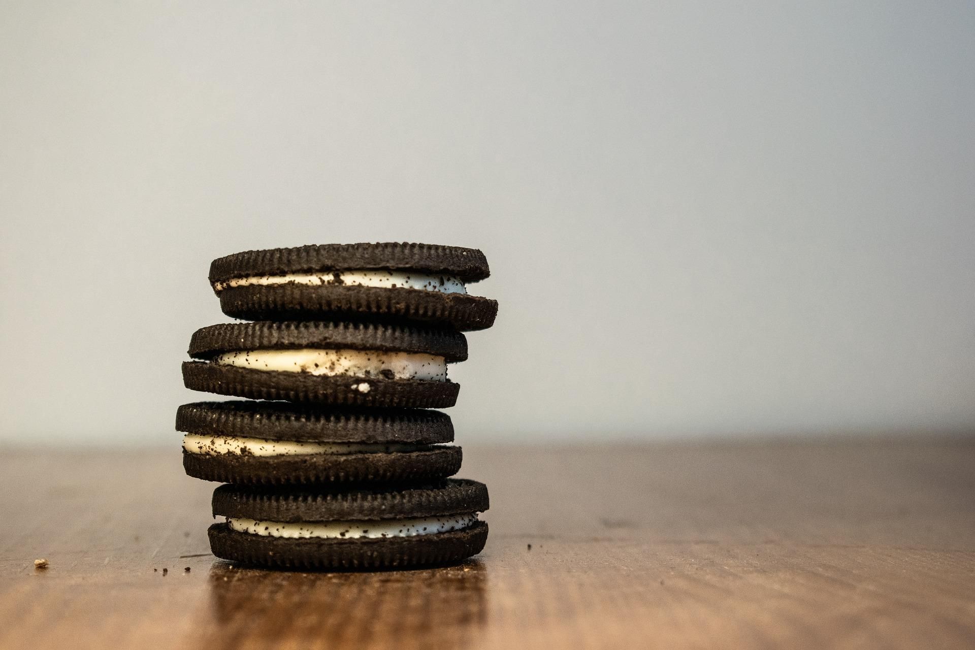 Para peneliti di MIT mengadakan penelitian mengenai cara agar isian kue Oreo dapat terbagi merata saat dibelah.